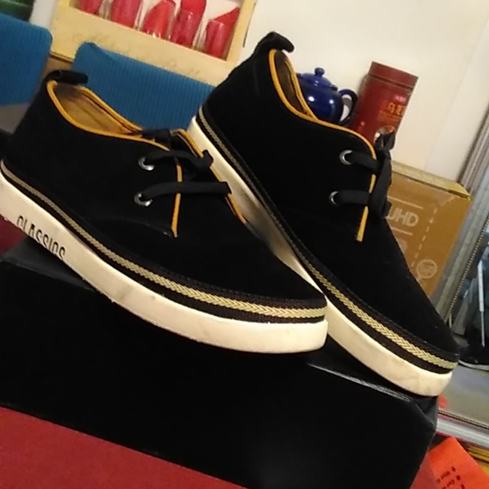 Men's leather sneaker size 9 with invisible heights